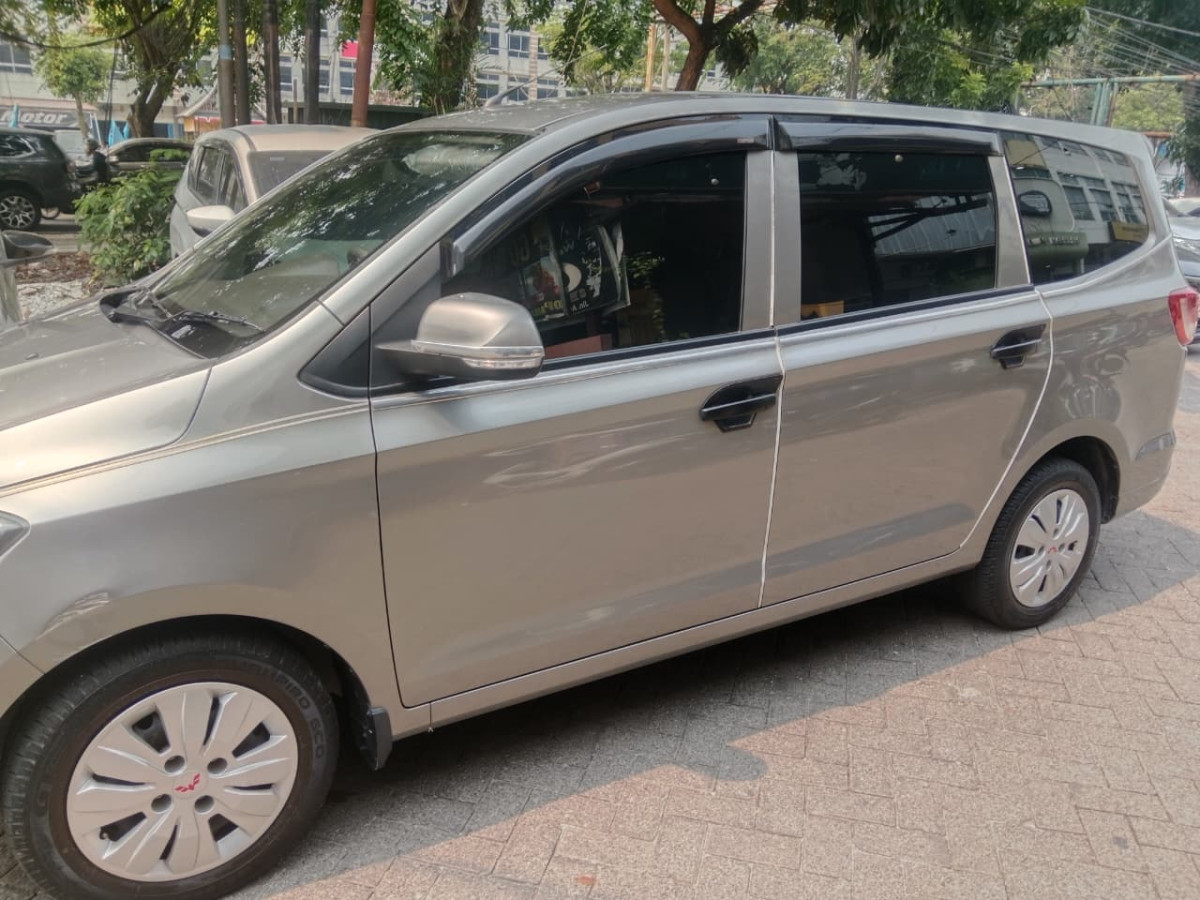 WULING CONFERO