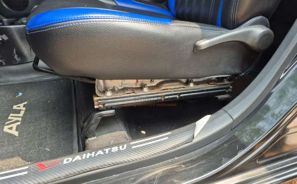 DAIHATSU  AYLA  1.0 M