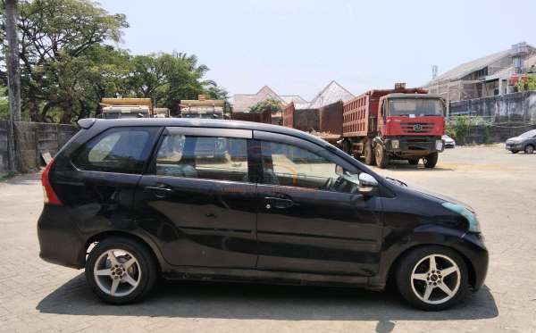 DAIHATSU XENIA