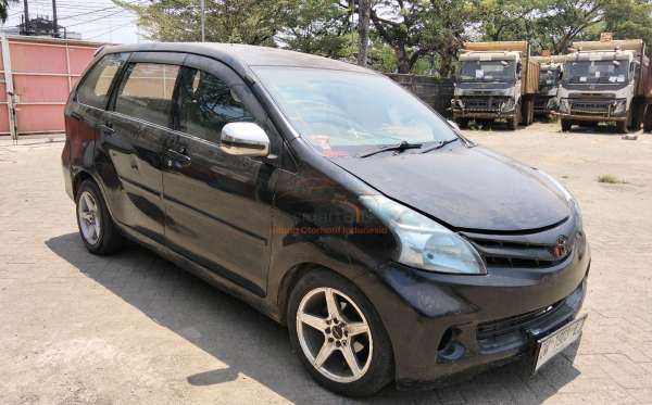 DAIHATSU XENIA