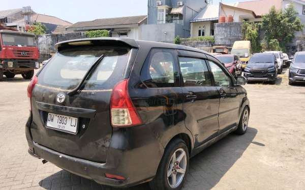 DAIHATSU XENIA