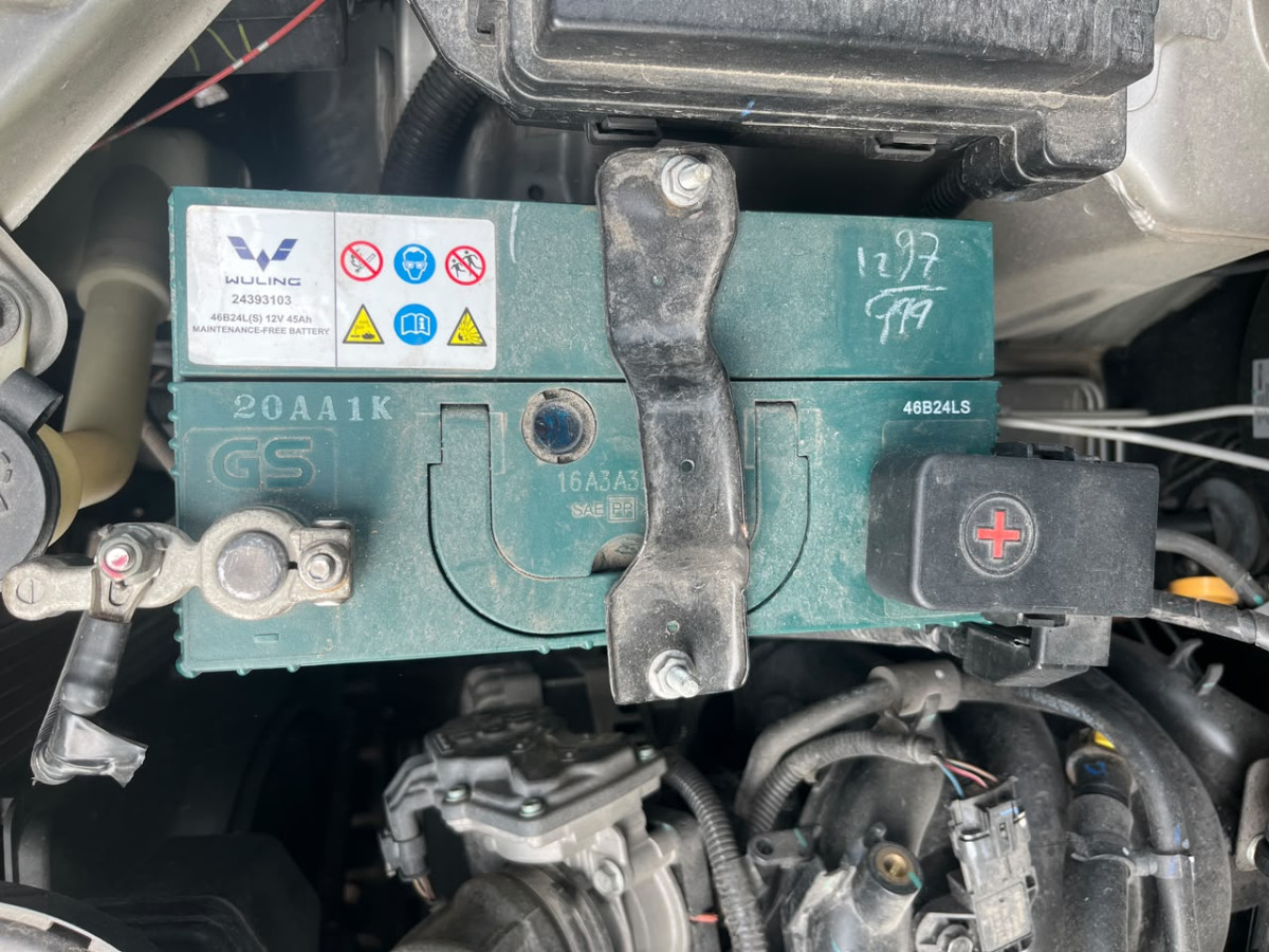 WULING CONFERO