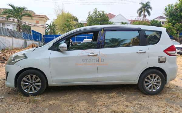 SUZUKI  ERTIGA  SDX