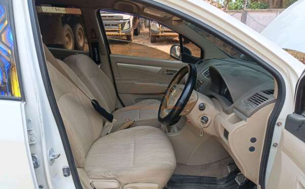 SUZUKI  ERTIGA  SDX
