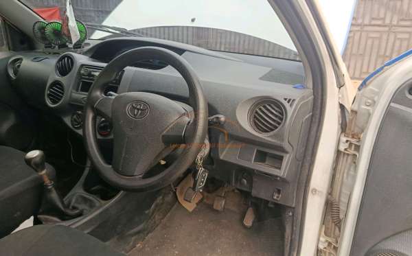 TOYOTA  ETIOS