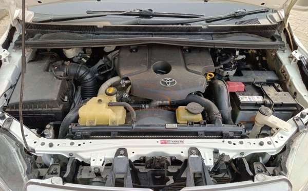TOYOTA INNOVA 2.4 V
