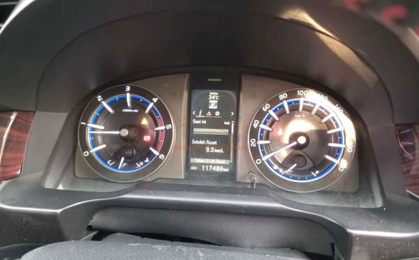 TOYOTA INNOVA 2.4 V