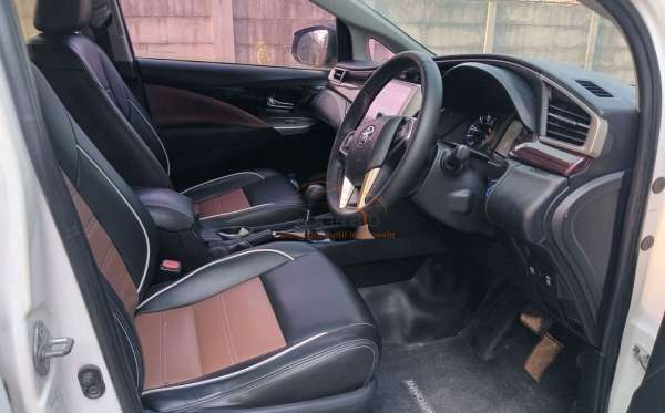 TOYOTA INNOVA 2.4 V