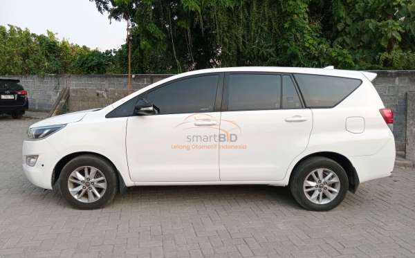 TOYOTA INNOVA 2.4 V