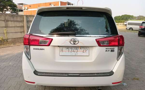 TOYOTA INNOVA 2.4 V