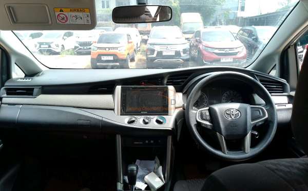 TOYOTA INNOVA G