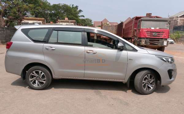 TOYOTA INNOVA G