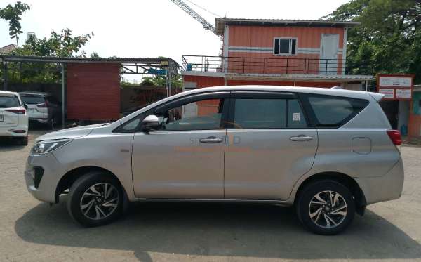 TOYOTA INNOVA G