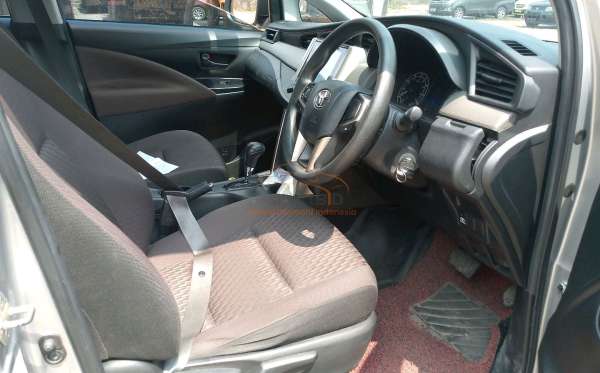 TOYOTA INNOVA G
