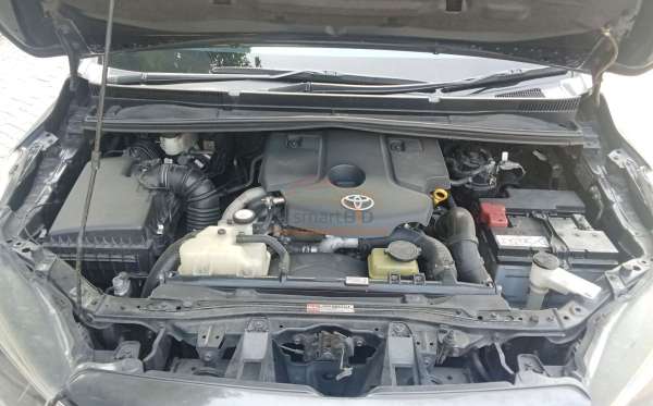 TOYOTA INNOVA G