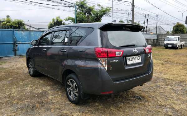 TOYOTA INNOVA