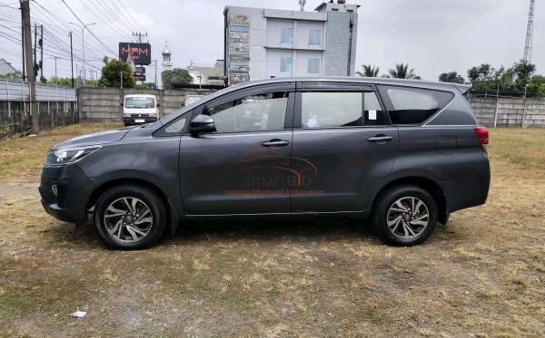 TOYOTA INNOVA