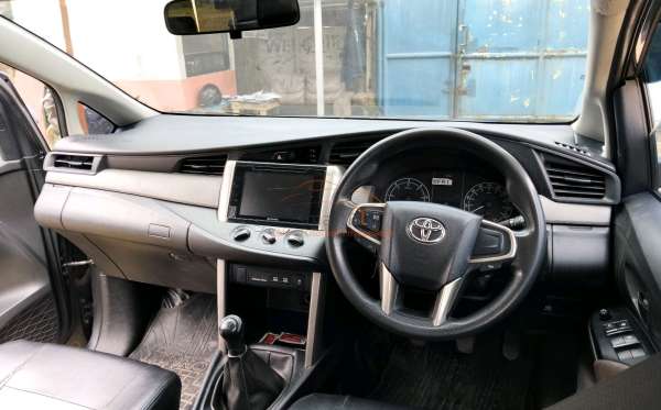 TOYOTA INNOVA