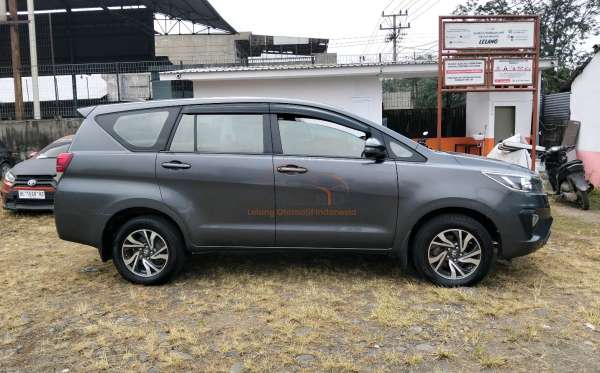 TOYOTA INNOVA