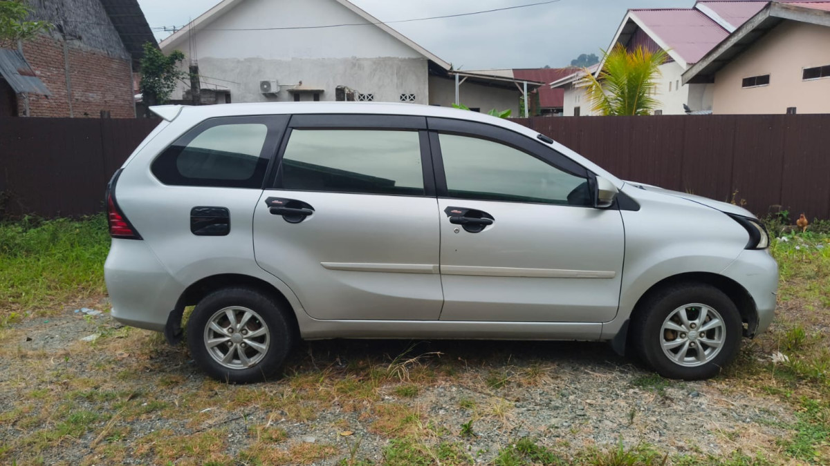 DAIHATSU XENIA  R