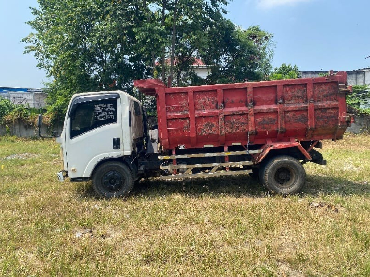 ISUZU  NMR  71T HD 6.1
