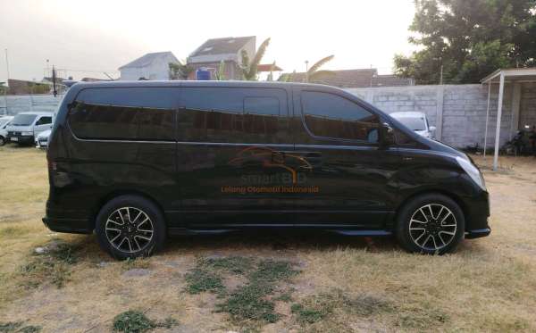 HYUNDAI H-1 2.5 AT