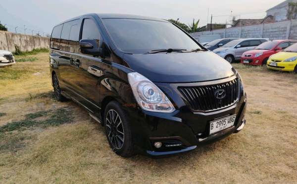HYUNDAI H-1 2.5 AT