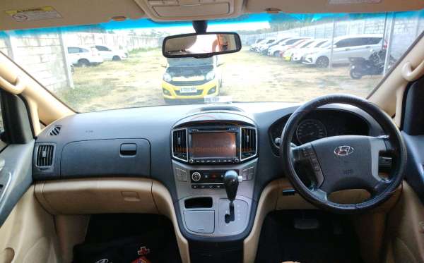 HYUNDAI H-1 2.5 AT