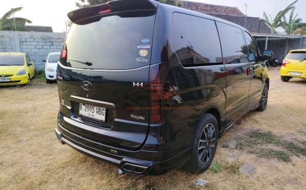 HYUNDAI H-1 2.5 AT