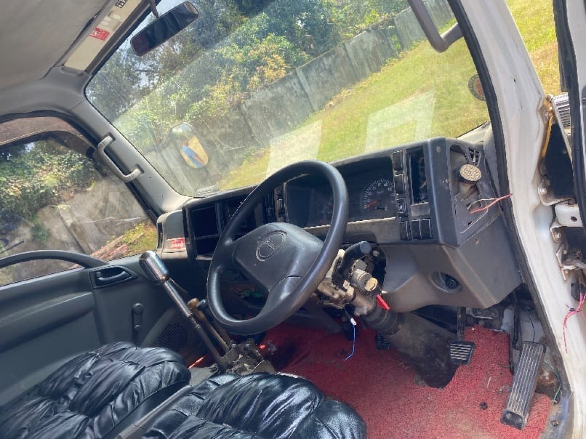 ISUZU  NMR  71T HD 6.1