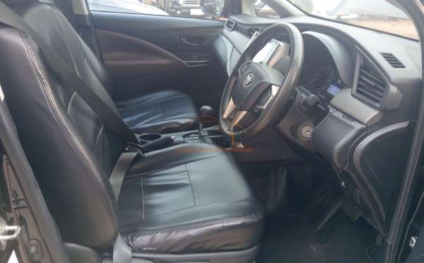 TOYOTA INNOVA 2.4 G