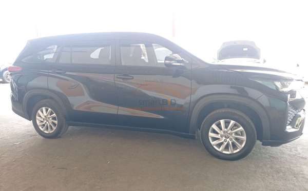 TOYOTA INNOVA ZENIX G