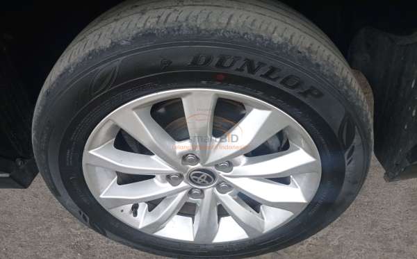 TOYOTA INNOVA ZENIX V