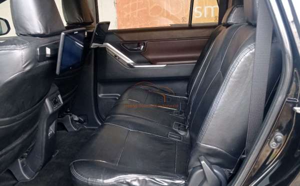 TOYOTA INNOVA ZENIX V