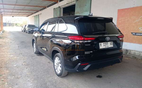 TOYOTA INNOVA ZENIX V