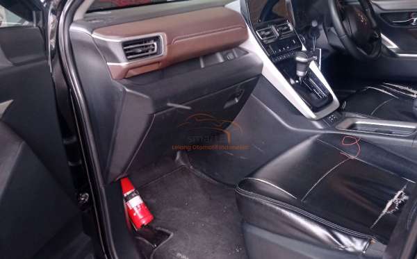 TOYOTA INNOVA ZENIX V