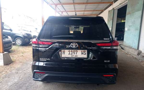 TOYOTA INNOVA ZENIX V