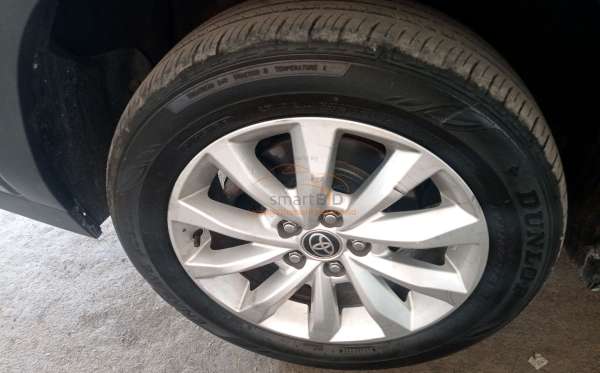 TOYOTA INNOVA ZENIX V