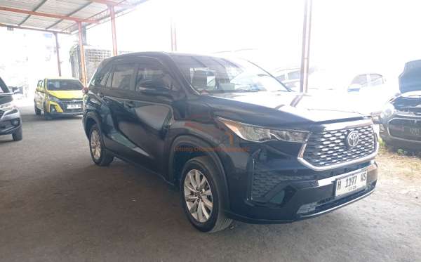 TOYOTA INNOVA ZENIX V