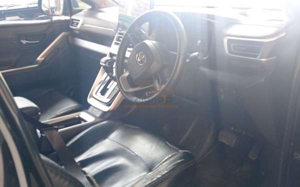 TOYOTA INNOVA ZENIX V