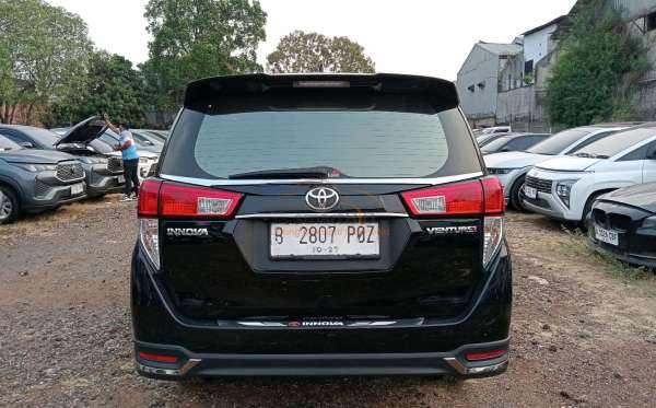 TOYOTA INNOVA VENTURER