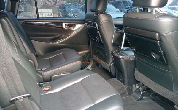 TOYOTA INNOVA VENTURER