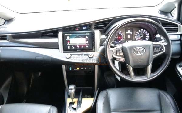 TOYOTA INNOVA VENTURER