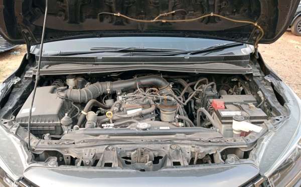 TOYOTA INNOVA VENTURER