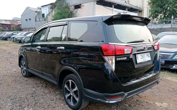 TOYOTA INNOVA VENTURER