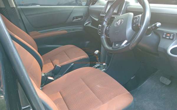TOYOTA SIENTA 1.5 Q