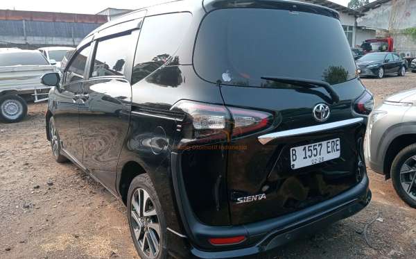 TOYOTA SIENTA 1.5 Q