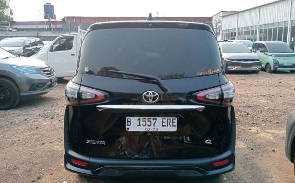 TOYOTA SIENTA 1.5 Q