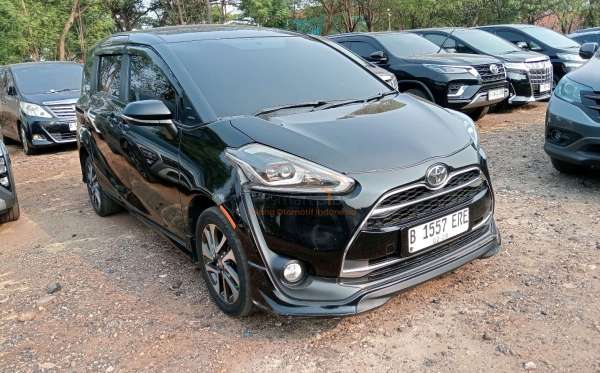 TOYOTA SIENTA 1.5 Q