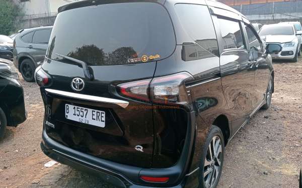 TOYOTA SIENTA 1.5 Q